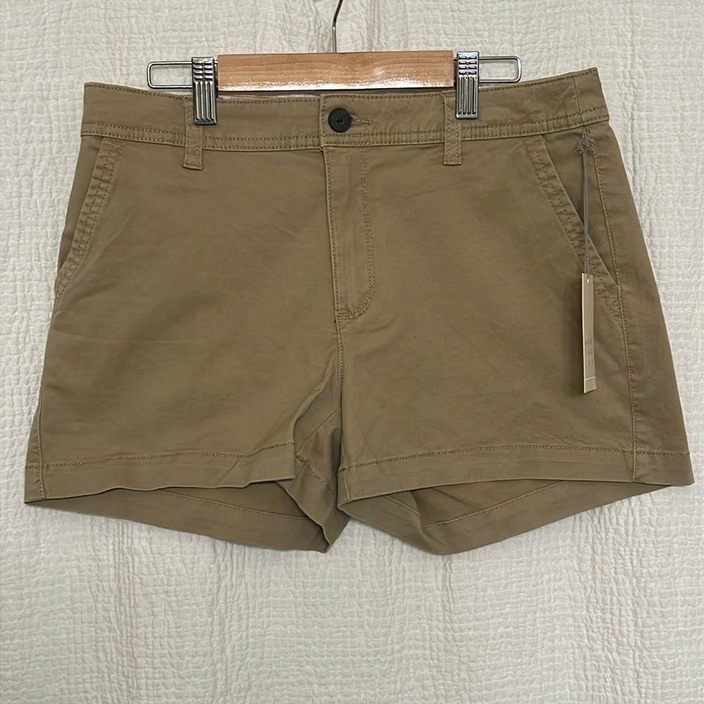 NWT A New Day Women’s Chino Shorts. 3” inseam. Size 4.